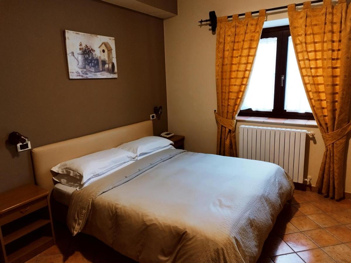 Hotel Altopiano Delle Rocche Rocca di Mezzo Exterior photo