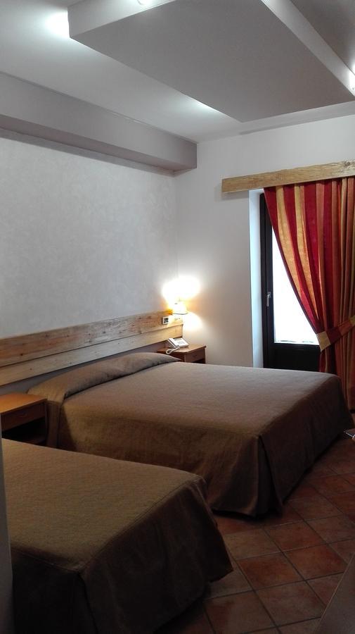 Hotel Altopiano Delle Rocche Rocca di Mezzo Exterior photo